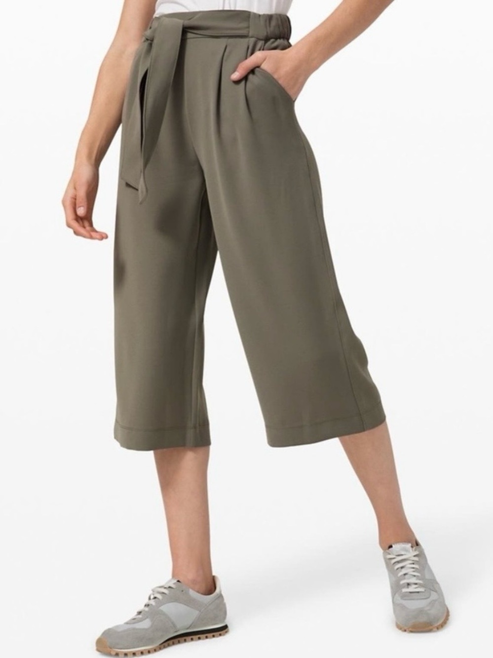 Lululemon Noir Crop Pants in Grey Sage Size 4